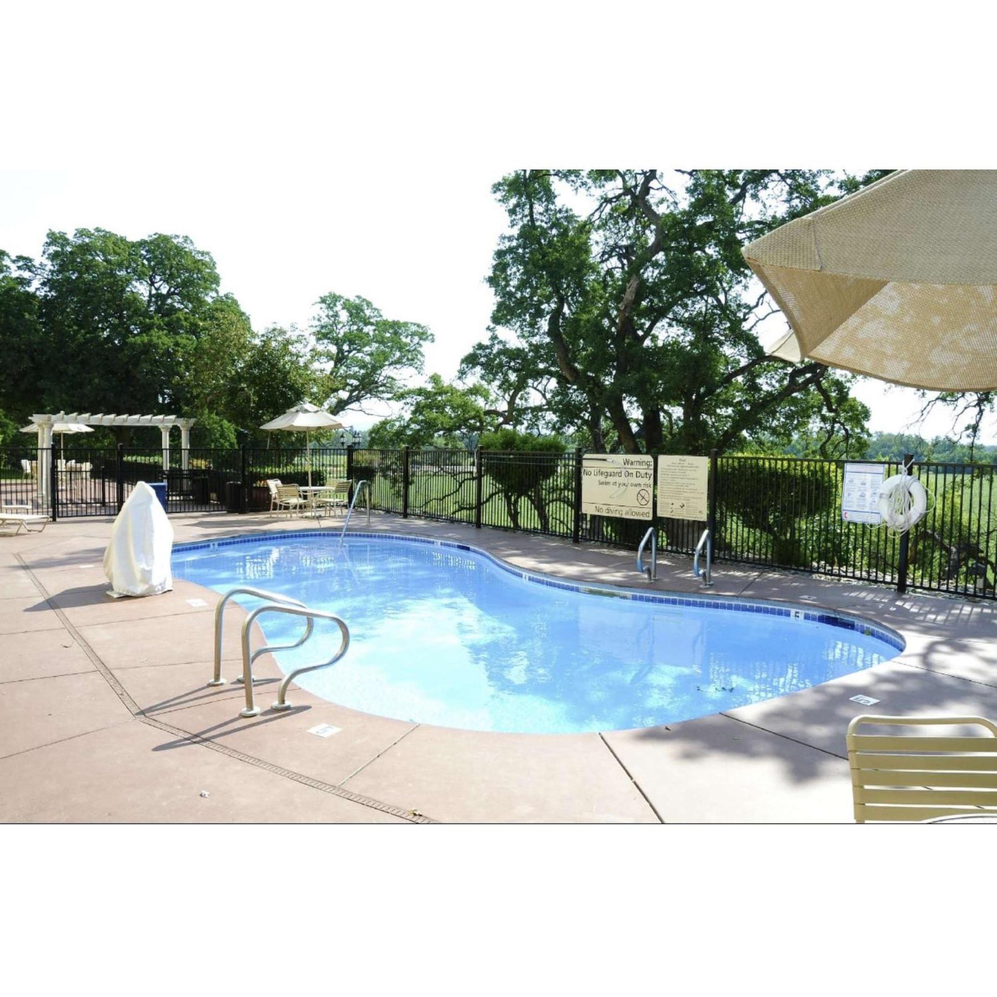 Hampton Inn & Suites Red Bluff Bagian luar foto
